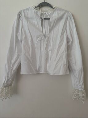 H&M NWT Lace Trim Tie Front Blouse Size Medium